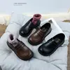 Zapatos de cuero estilo británico para niños 2025 primavera nuevos mocasines para niñas, zapatos slip-on retro suaves y versátiles a la moda