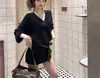 Estilo Perezoso Suave y Ceroso Cuello en V Amplio Hombros Descubiertos Vestido Suéter de Longitud Media Otoño e Invierno Diseño Interior Hueco Vestido de Punto