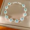 Pulseira com fecho quadrado cravejado de zircônia azul, pulseira de nicho de luxo leve, fresca e elegante, versátil, moderna e joia de alta qualidade