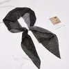 Lenço de Seda com Estampa de Leopardo Estilo Francês para Mulheres, Novo Lenço de Pescoço Versátil para Primavera e Verão, Fita, Elástico de Cabelo, Decoração de Laço, Lenço Quadrado Pequeno com Corrente de Contas