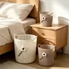 Cesta de Almacenamiento Redonda Tejida de Imitación Contenedor Hueco de Escritorio Cesto de Lavandería para Baño Cesta de Almacenamiento de Mano para Guardería