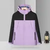 Roupa de trabalho corta-vento e impermeável de inverno com forro de fleece feita sob medida para homens e mulheres, com design de capuz, adequada para montanhismo e trabalho em geral, modelo 8188, disponível para atacado
