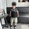 Traje de Verão para Meninos 2026 Novo Estilo Conjunto de Duas Peças com Colete de Verão Infantil Roupa de Verão para Bebê Roupa Fina sem Mangas para Crianças