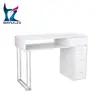Mesa de manicura minimalista blanca personalizada de fábrica con patas metálicas, fuerte capacidad de carga y almacenamiento integrado, adecuada para salones de uñas