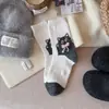 Meias Quiltadas com Padrão Escuro para Mulheres Mistura de Lã Outono e Inverno Quentes Espessadas Meias Florais Escuras para Mulheres Meias Japonesas Retrô de Cano Médio