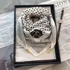 Bufanda Cuadrada Cálida de Nuevo Estilo 2024 con Hebilla Magnética, Bufanda Triangular de Seda, Bufanda de Algodón para Mujer, Bufanda Elegante para Cuello para Primavera, Otoño e Invierno, Versátil y Elegante