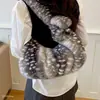 Bolso de gran capacidad para el día a día 2026 nuevo moda otoño e invierno felpa estampado de leopardo bolso de hombro casual para mujer bolsa de albóndiga versátil