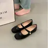 Zapatos Mary Jane populares de punta cuadrada plana con bloques de color para mujer, nuevo estilo primavera 2026, corte bajo, inspirados en Chanel, zapatos de mujer con suela blanda