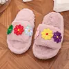 Pantuflas peludas florales para mujer, nuevo estilo invierno 2026, de punta abierta, sin cordones, pantuflas de algodón para mujer, planas, de peluche, pantuflas para el hogar