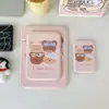 Diseño original: Espejo plegable de cuatro ositos, lindo y elegante, hecho de cuero PU rosa, perfecto para que los estudiantes lo usen en sus habitaciones de residencia, un mini espejo de maquillaje portátil