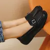 Nuevos mocasines de ajuste ancho, zapatos planos casuales para mujer con suelas suaves y empeines suaves, cómodos mocasines de talla grande para madres