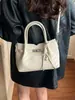 Bolso de Mano Pequeño de Moda y Tendencia para Mujer, Nuevo Bolso Cruzado Versátil Primavera/Verano 2026 con un Toque de Lujo para Salidas