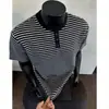 Camiseta Branca de Manga Curta com Patchwork de Listras e Logo Cl para Homens, Camisa Polo Estilo Americano Color Block com Gola Henley e Manga Meia