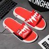 Venta especial de liquidación en pantuflas para hombre, disponibles en varios tamaños y estilos, incluyendo chanclas y sandalias de dedo, adecuadas para puestos y mercados nocturnos