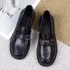 Zapatos de otoño estilo páramo de un solo color, nuevos zapatos de cuero para mujer estilo británico 2026, mocasines casuales versátiles cómodos de suela blanda para mujer