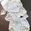 Design Fresco e Rejuvenescedor Conjunto de Pijama Listrado Azul e Branco com Estampa de Dachshund Manga Longa Short para Mulheres Roupa de Casa de Verão