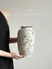 Vaso de Cerâmica Retro Porcelana Azul e Branca Ornamento para Sala de Estar, Jarra de Cerâmica para Arranjo de Flores, Decoração de Luxo Leve, Recipiente para Flores Estilo Chinês Novo, Pequeno