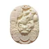 Longdu Marfil Imitación Guanyin Guan Gong Colgante Largo Tallado Buda Marca Joyería Hueso Artificial Tallado Diente Tallado Artesanías Mayoreo