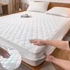 Comercio Exterior Amazon Sábana Bajera Acolchada Impermeable Resistente a las Arrugas Cubierta de Polvo Impermeable Cubierta de Cama a Prueba de Orina Protector de Colchón