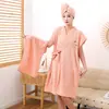 Bata de Baño con Patrón de Piña Estilo Nuevo para Mujer, Toalla de Baño Portátil, Falda de Baño Cruzada de Forro Polar Coral Engrosado para Uso en Casa, Gorro para Secar el Cabello al por Mayor