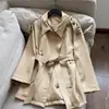 Novo trench coat curto, justo e modelador, jaqueta curta, cardigã e top para mulheres, atacado N5AW6608