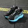Sapatos infantis feitos à máquina tamanho 28-33, cabedal popular em couro, fivela giratória para meninos, tênis esportivos infantis para corrida 6720