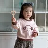 Roupas Infantis Outono para Menina 2026 Novo Moletom Cartoon Classe A Jeans com Estampa de Leopardo Algodão Puro Conjunto Separado