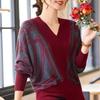 Suéter de Punto de Otoño e Invierno para Madre de Mediana Edad 2025 Nuevo Estilo Camisa de Fondo Moda para Mujeres de Mediana Edad y Ancianas Top de Moda con Cuello en V