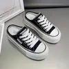 Zapatillas de Medio Uso Cerradas con Suela Gruesa para Mujer, Nuevo Estilo Verano 2026, Sin Talón, Versátiles, Zapatos Blancos Transpirables de Malla Slip-On