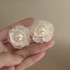 Aretes de Camelia de Encaje Blanco Estilo Bosque Super Hada para Mujer 2025 Nuevas Explosiones Sentido del Diseño Nicho Sentido Avanzado Aretes