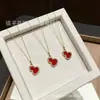 Pingente de Cabacinha Prateada Dupla Felicidade com Ágata Vermelha Fulu, um design popular e único, apresentando um colar e joias de jaspe vermelho