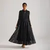 Foto Real de um Vestido de Renda Estilo Palácio com Delicados Bordados Florais Tridimensionais e Mangas Longas