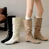 Nueva colección de otoño 2026 para mujer: Botas de talle alto, plisadas y con tacón de bloque, que presentan punta cuadrada, estilo retro, diseño versátil y un efecto adelgazante, perfectas como botas altas de montar.