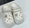 Sapatos Criativos de Alto Valor com Furos Charms para Sapatos Acessórios para Sapatos Chinelos de Verão Calçados para Exterior Acessórios de Desenho Animado Fofos Decoração para Sapatos