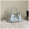 Bolsa de Mão Pequena Estilo Novo 2026 com Padrão Lichia Simples para Mulheres, Bolsa Saco de Couro Macio de Alta Qualidade, Bolsa Transversal Versátil para o Início da Primavera