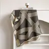 Cachecol echarpe jacquard listrado geométrico estilo nórdico, cashmere sintético, dupla face, espessado para outono e inverno, criando um visual estiloso e atmosférico