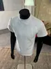 Camiseta Masculina de Verão Cinza com Camada de Ar Líquido, Corte Boxy nos Ombros, Manga Curta, Slim-Fit, Desconstruída, Estilo Americano