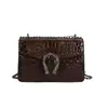 Bolso de Mujer Nuevo de Moda 2026, Versátil de Moda con Cadena, Bolso Pequeño Cuadrado de Hombro Cruzado de Nicho para Estudiantes Universitarios
