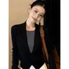 Suéter de Punto Nuevo Diseño Otoño/Invierno 2026 Manga Corta Larga, Top Falso de Dos Piezas Súper Elegante Negro que Ceñe la Cintura para Mujer