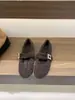 Zapatos planos Mary Jane de gamuza, estilo retro, suela plana para mujer, colección otoño/invierno 2025, con forro de felpa añadido, elegantes y adornados con pedrería y piel sintética