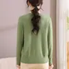 Blusa de manga longa outono para mães 2026 novo modelo, amiga da pele e macia, suéter de tricô versátil para mulheres de meia-idade