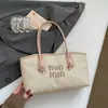 Bolsa de ombro tecida casual da moda de nicho estilo coreano, novo modelo de verão 2026, grande capacidade, bolsa de palha de alta estética para mulheres