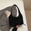 Bolso Tote de Moda y Casual 2025 Otoño Nuevo para Mujer, Gran Capacidad, Empalme Personalizado, Bolso de Hombro de Nicho para Ir al Trabajo