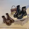 Botines de mujer, nuevos estilos de otoño, tacón grueso, tacón alto, diseñados para hacer que las mujeres bajitas luzcan más delgadas, populares botines tipo Martin, botines ajustados, caña corta