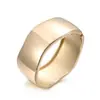 Pulseira de liga não desbota para meninas Coringa alta qualidade europeia e americana luxo leve nicho pulseira larga de prata pulseira exagerada atacado