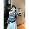 Top de punto a rayas sin hombros y manga larga para mujer, nuevo estilo de principios de otoño con un diseño dulce y elegante