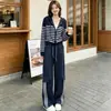 Deslumbrante conjunto casual de moda para mulheres, novo estilo primavera/outono 2026, conjunto de duas peças com capuz listrado de tricô e calça pantalona