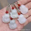 Colgante Tianshan Cui Jade de seda dorada de Xinjiang Tianshan Cui Candado de nube Xiang cartera Flor flotante de jade Loto de doble cara hebilla al por mayor