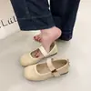 Sapatilhas Mary Jane rasas, sapatos retrô franceses de vovó, sapatilhas de camurça com bico quadrado novas para o verão 2026 para mulheres