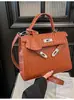 Fábrica de Origen de Exportación Transfronteriza Bolso Kelly para Mujer 2025 Nuevo Bolso de Hombro de Moda Retro Bolso Cruzado Casual Europeo y Americano